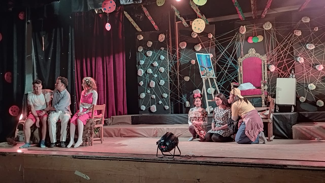  جانب من مسرحية 