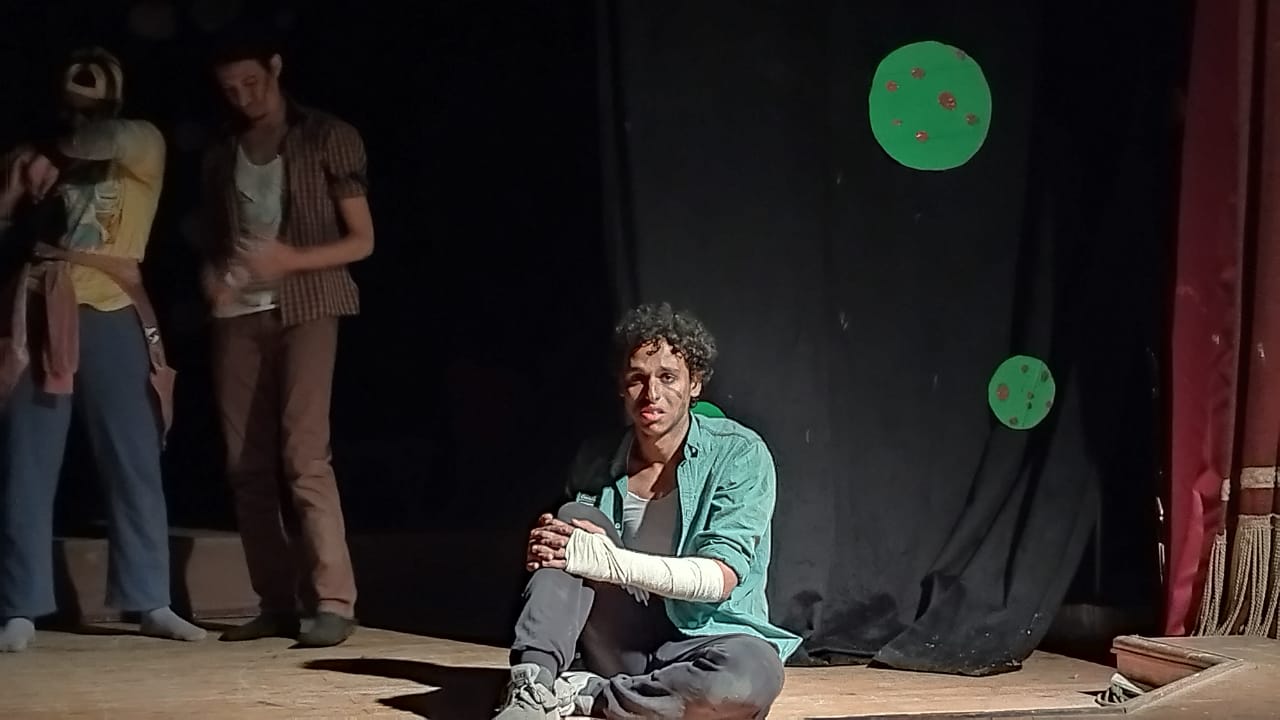  جانب من مسرحية 