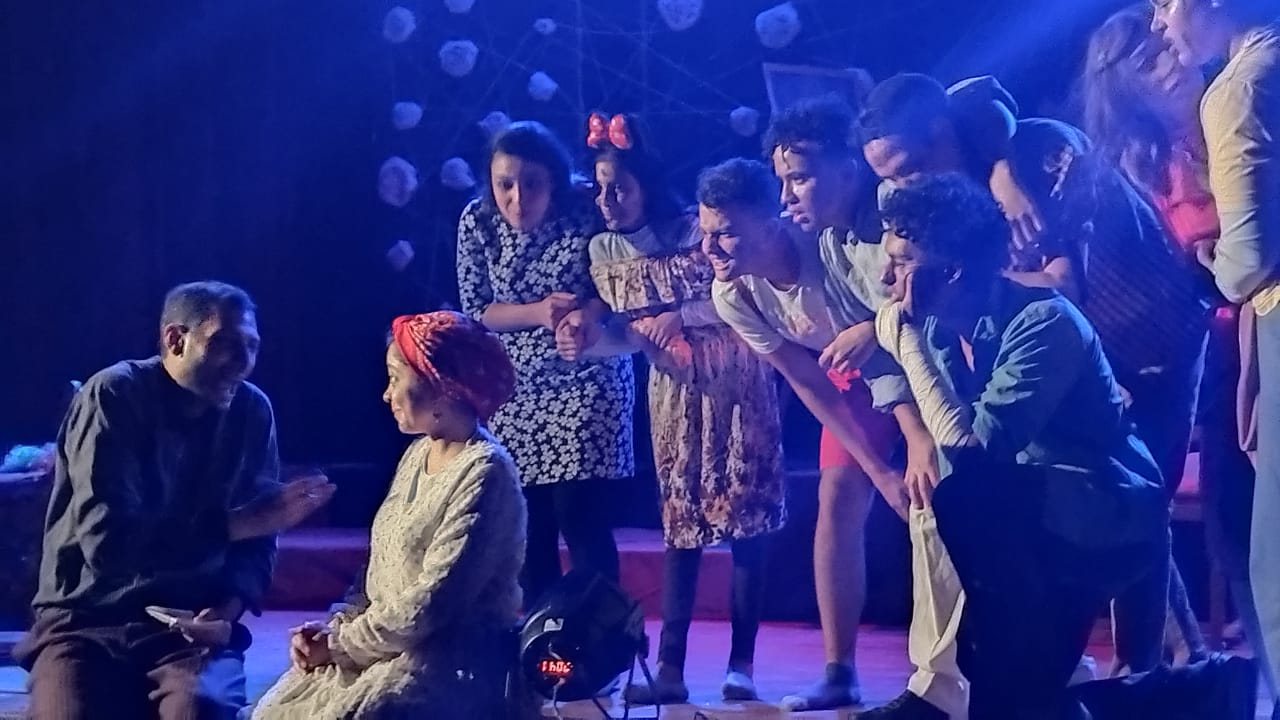  جانب من مسرحية 