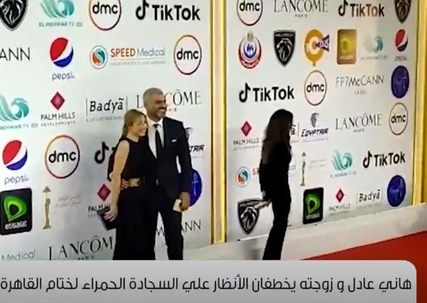 هاني عادل وزوجته 