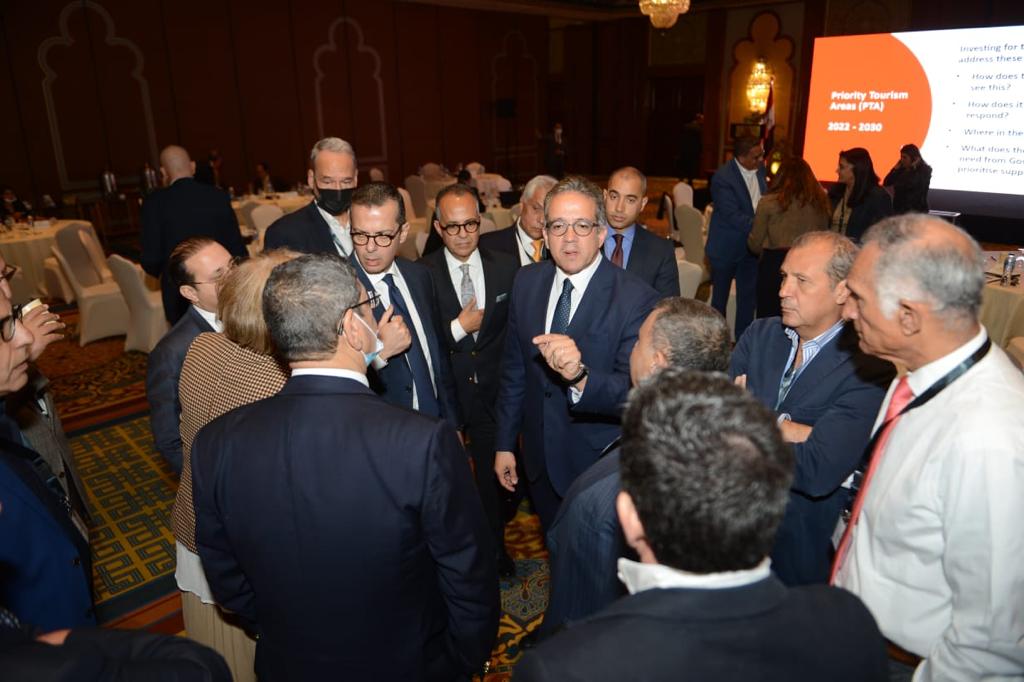 وزير السياحة والآثار 
