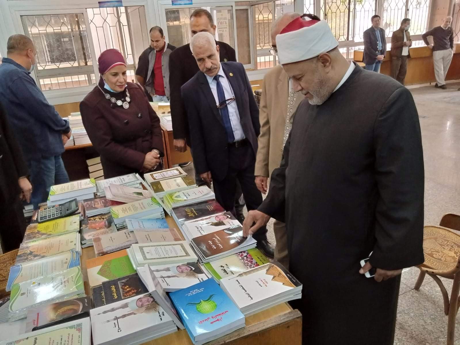 معرض الكتاب في جامعة الأزهر 