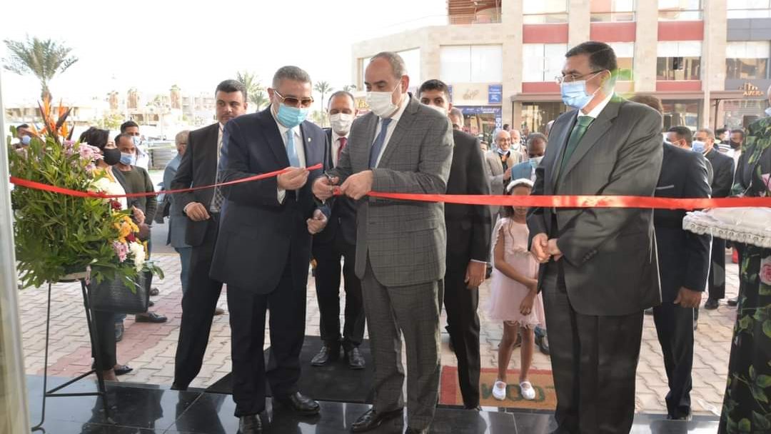 وزير الطيران يفتتح فرع الأسواق الحرة