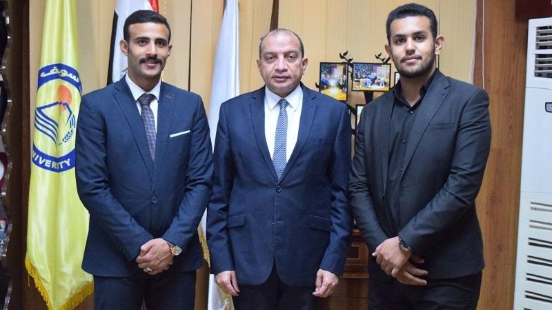 رئيس جامعة بني سويف ورئيس اتحاد الطلاب