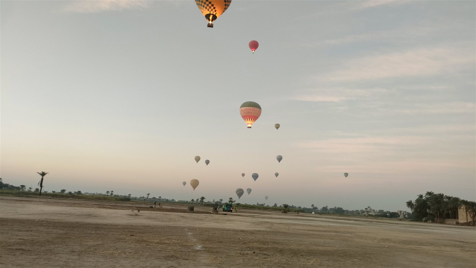 الغاء رحلات البالون الطائر بالاقصر لسؤء الاحوال الجوية