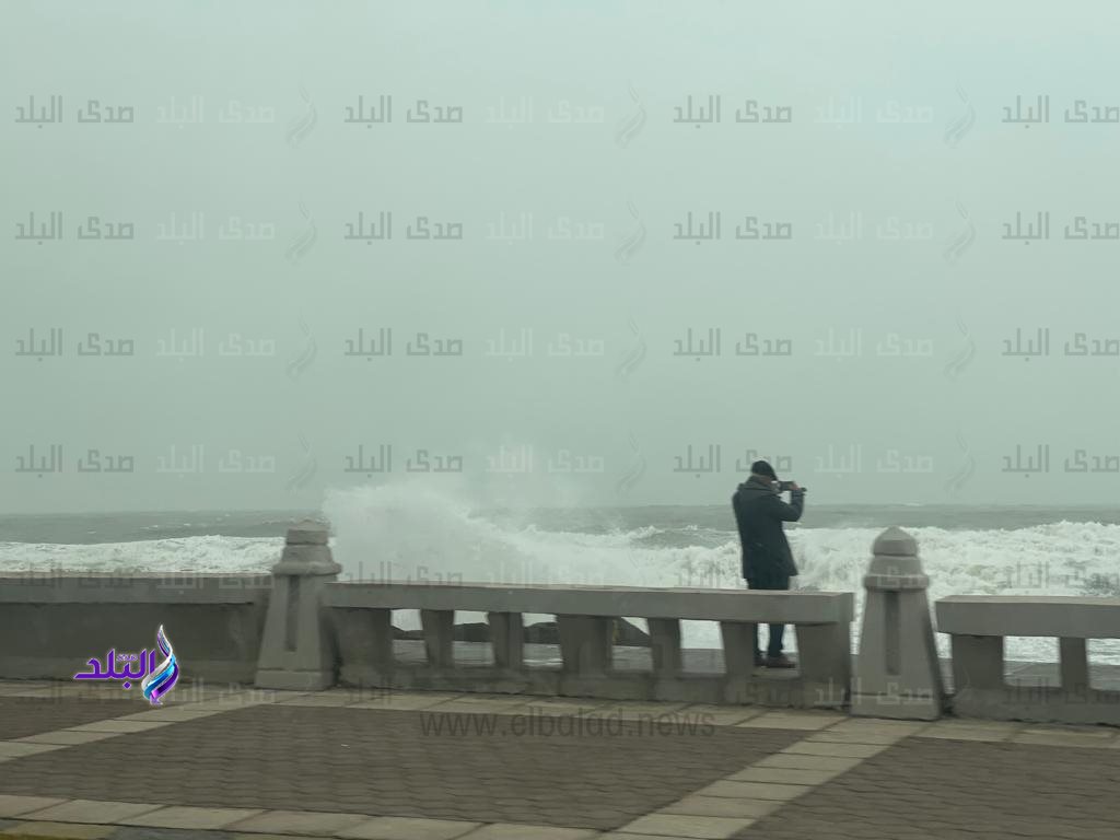 امواج مرتفعة في الاسكندرية 