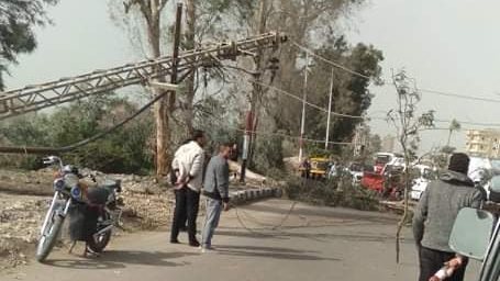 ميل عمود إنارة بطريق القنايات الزقازيق