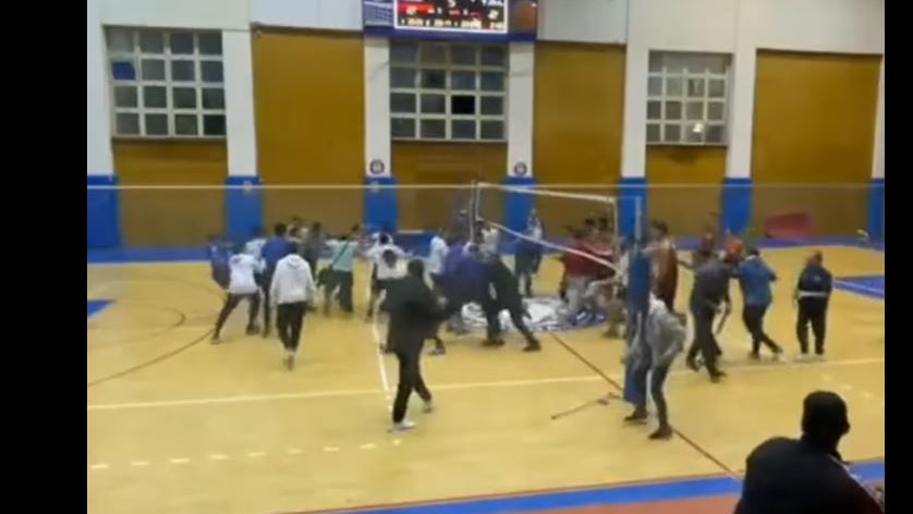 صورة من اشتباكات سموحة وسبورتنج 