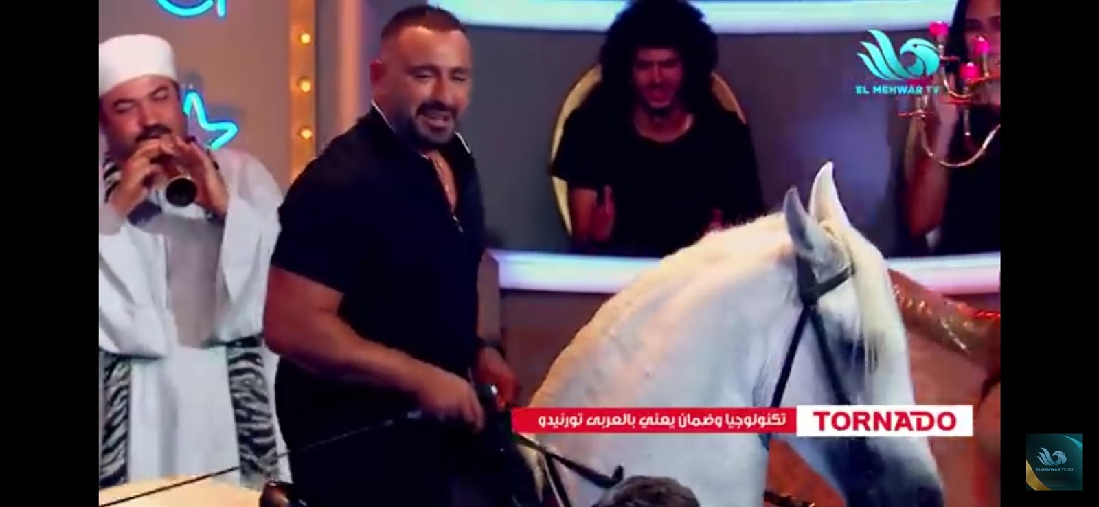 احمد السقا راكبا الحصان 