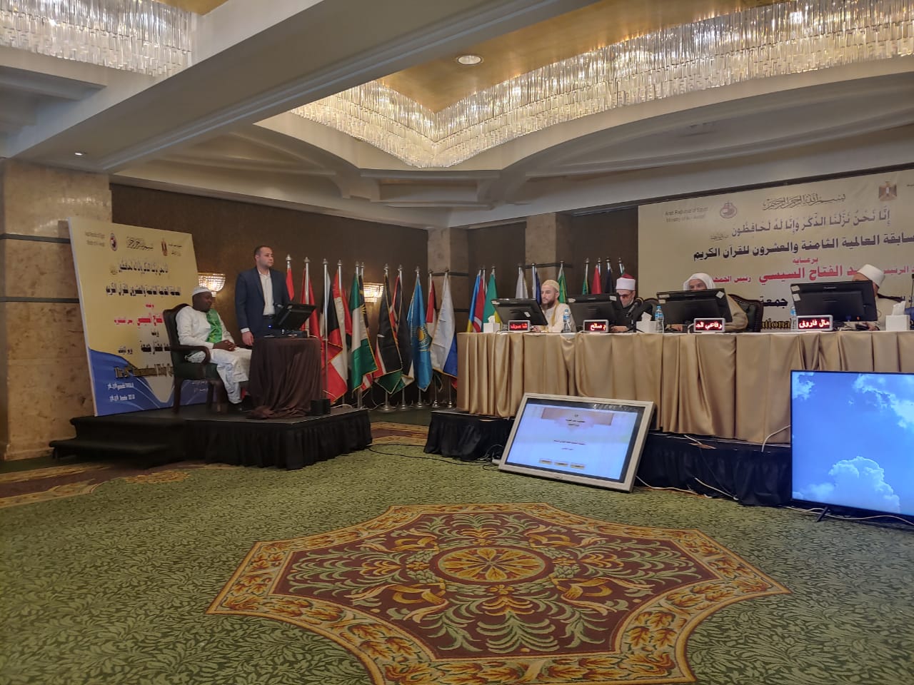 اختبار متسابق من دولة تشاد في المسابقة العالمية لحفظ القرآن