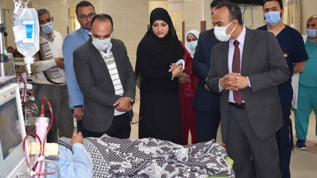 نائب محافظ المنيا خلال جولته بمستشفى سمالوط