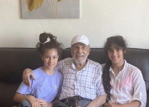 مريم وأميرة أحفاد الفنان عبدالرحمن أبو زهرة