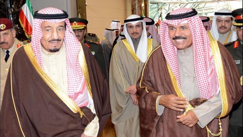 الملك سلمان والشيخ نواف الأحمد