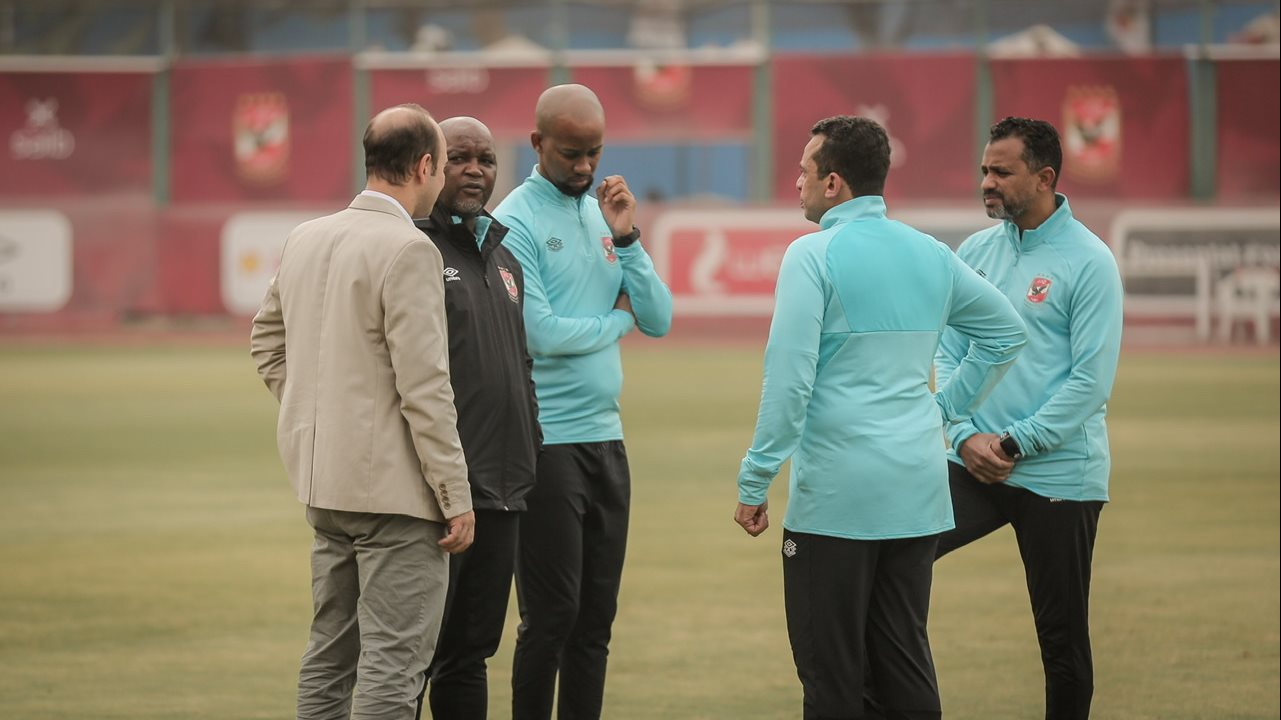 الجهاز الفني للأهلي بقيادة موسيماني