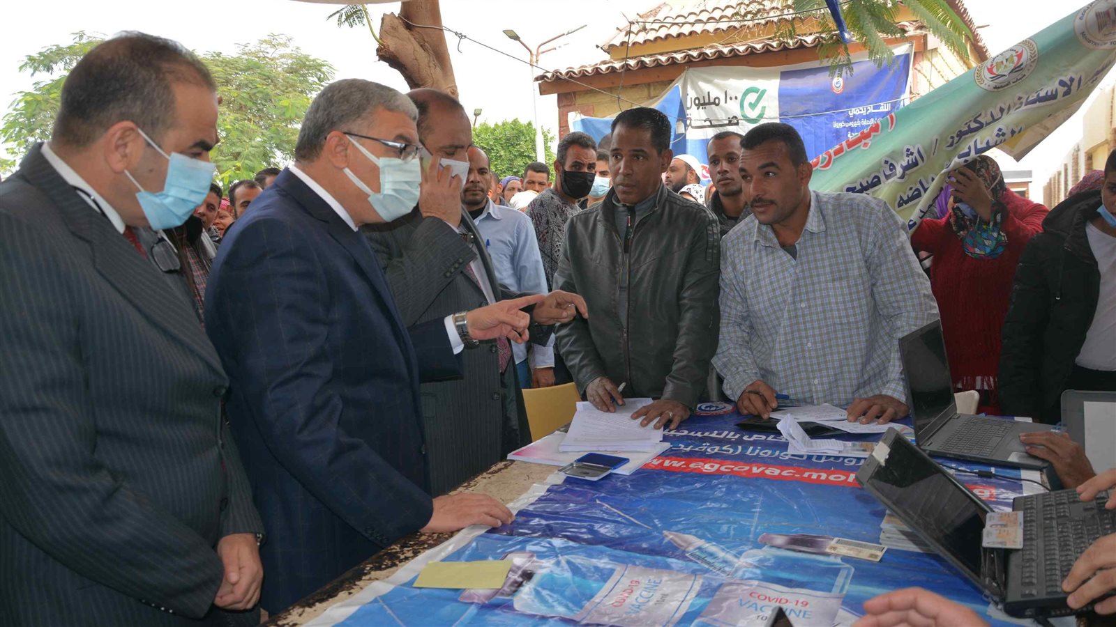 محافظ المنيا يتفقد مراكز تلقي اللقاح 