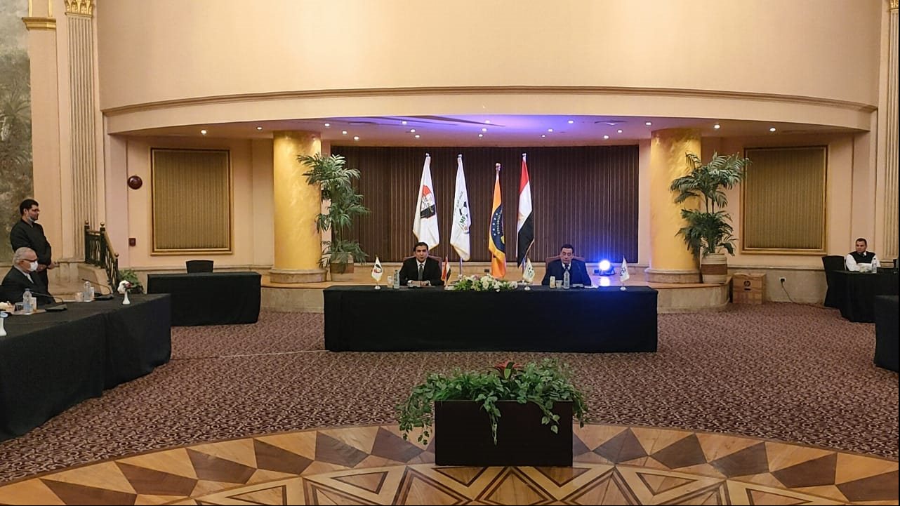 (رئيس إتحاد الميني فوتبول أحمد سمير ورئيس نادي ايرو سبورت 