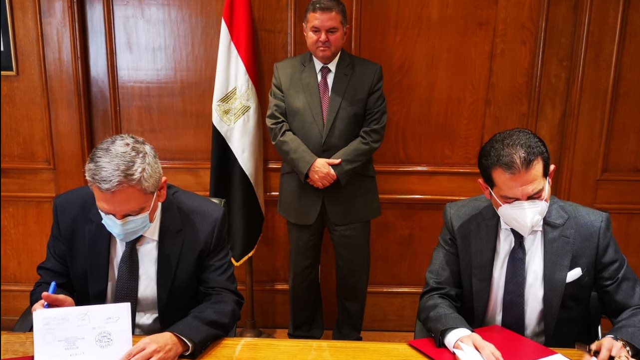 خلال التوقيع 