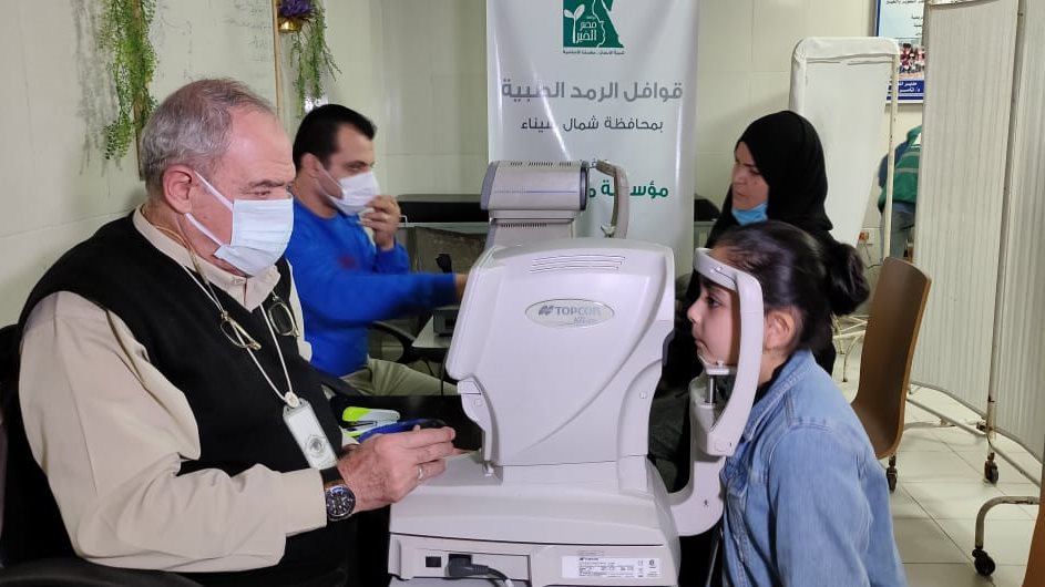 الكشف علي مرضي العيون مجانا بسيناء