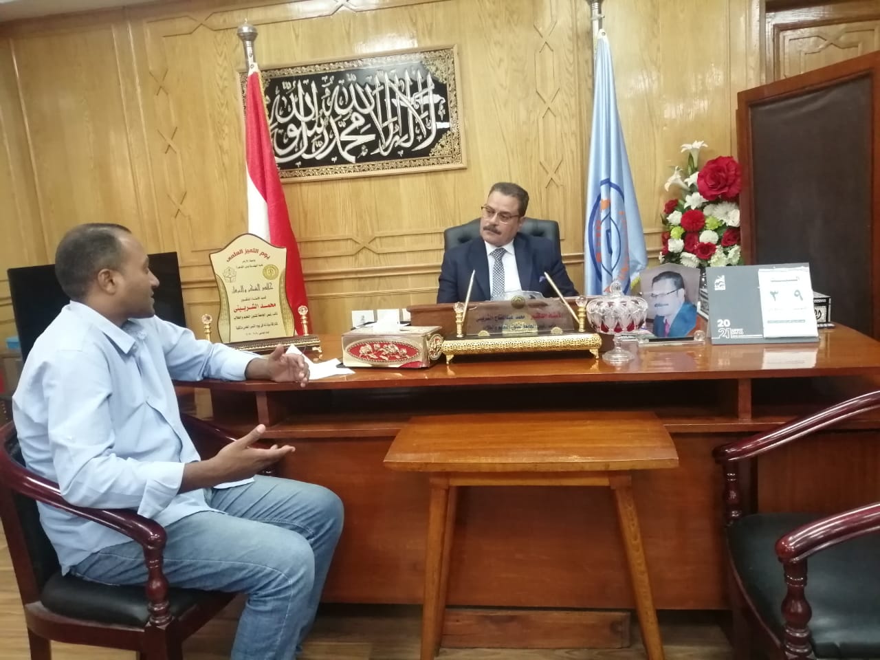 نائب رئيس جامعة الأزهر مع محرر صدى البلد