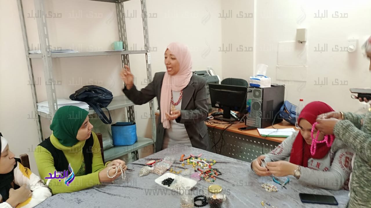 ورشة أعمال فنية لطلاب ذوي الهمم بكلية ألسن الأقصر