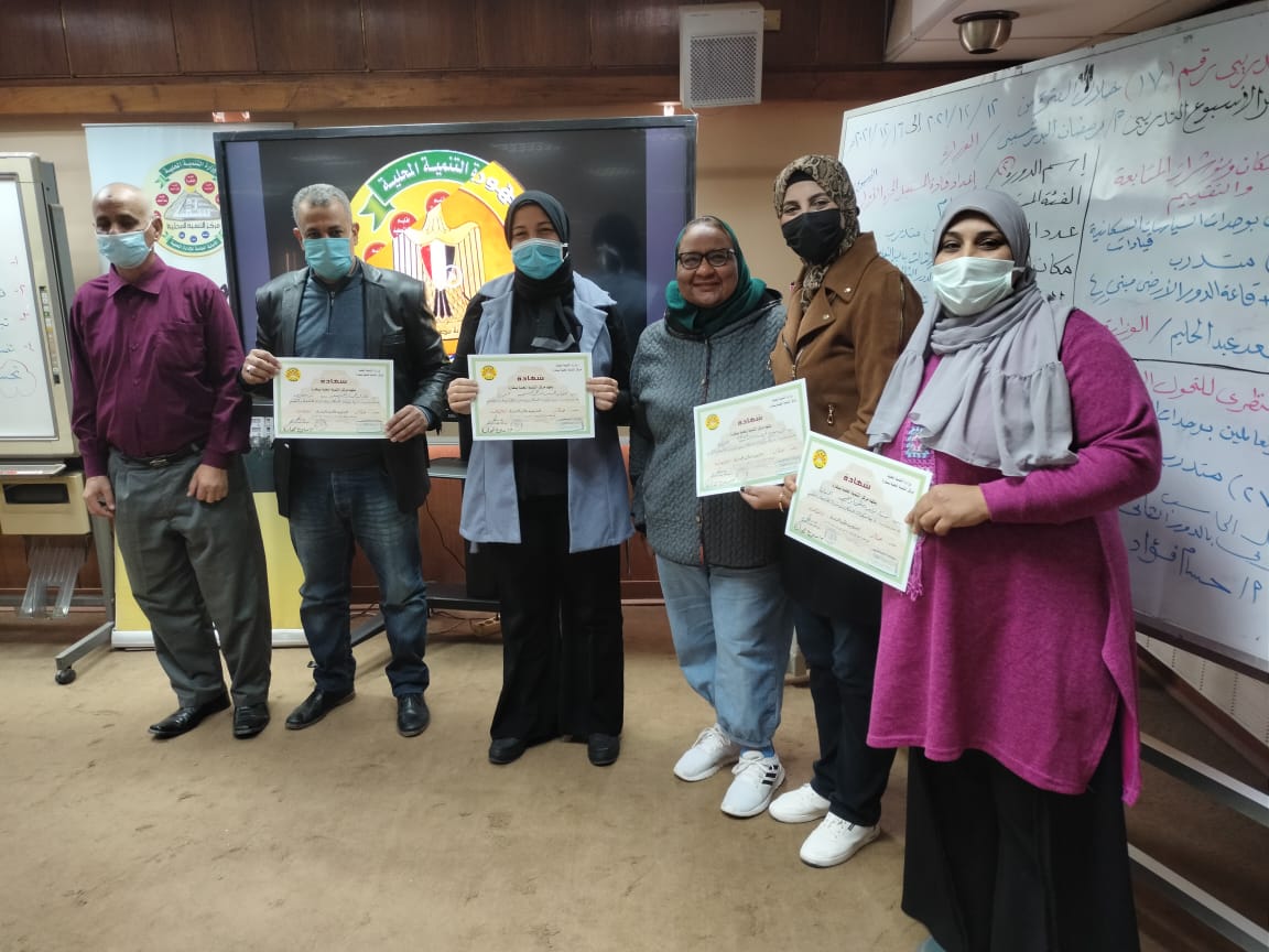 خريجي الدورات التدريبية بمركز سقارة