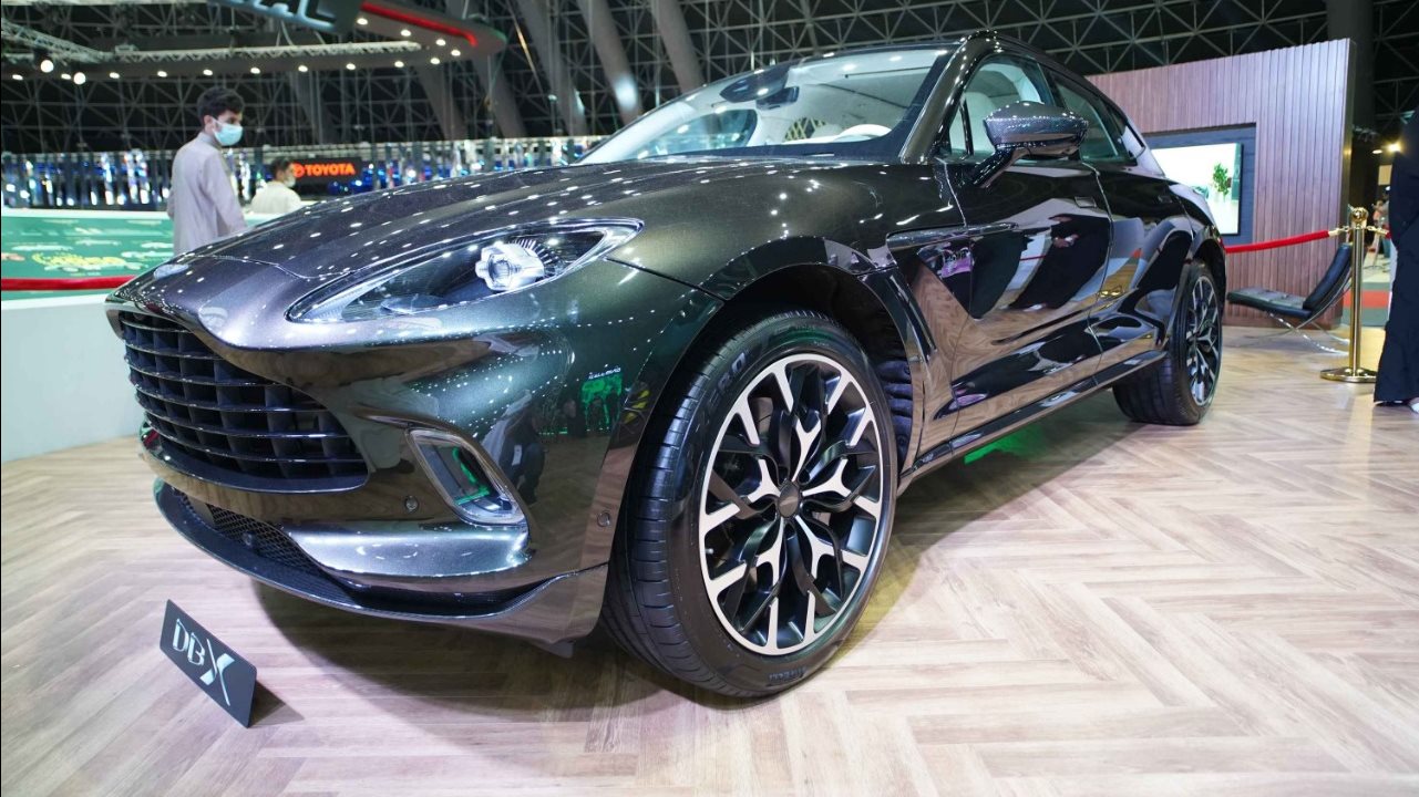ظهور مميز لاستون مارتن DBX موديل 2022 في معرض جده 