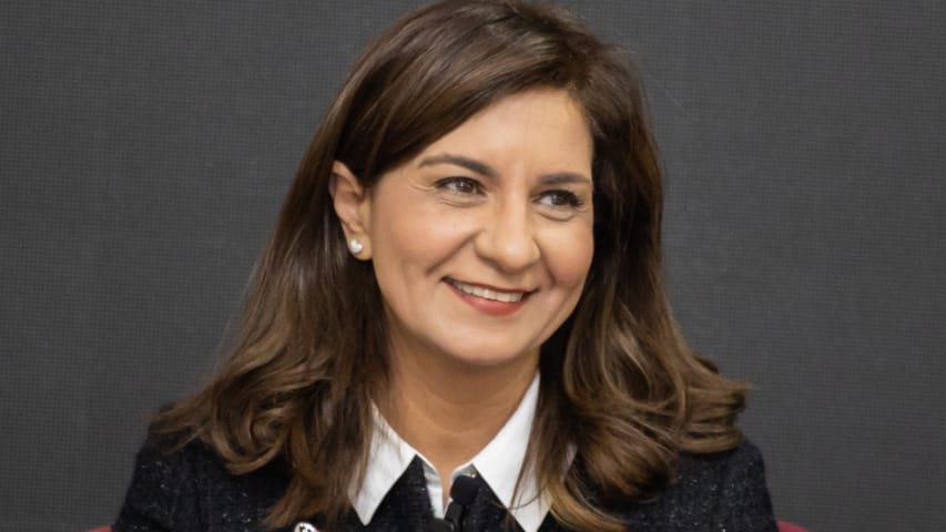 وزيرة الهجرة 