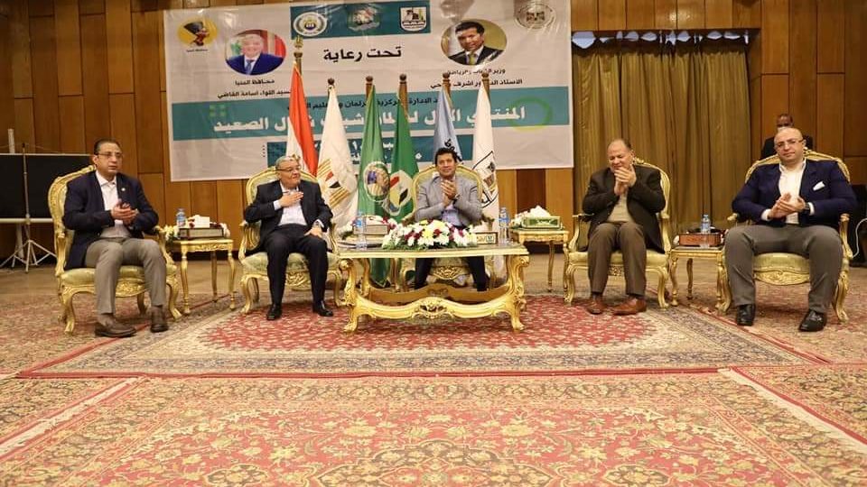 وزير الشباب والمحافظون الاربعه