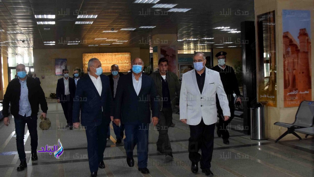 محافظ الاقصر مع وزير النقل