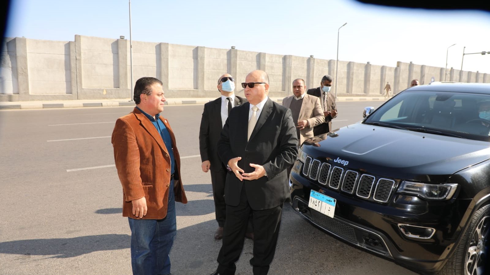 محافظ القاهرة خلال تفقد المحور