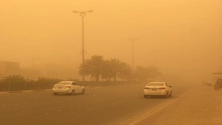 طقس بارد ملئ بالأتربة