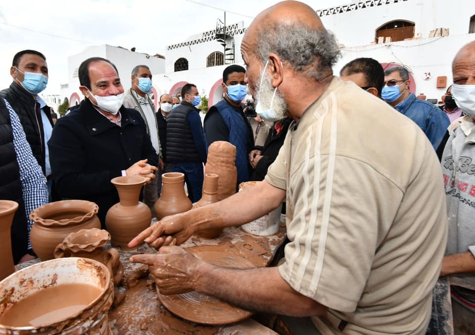 الرئيس السيسي خلال زيارته للفواخير