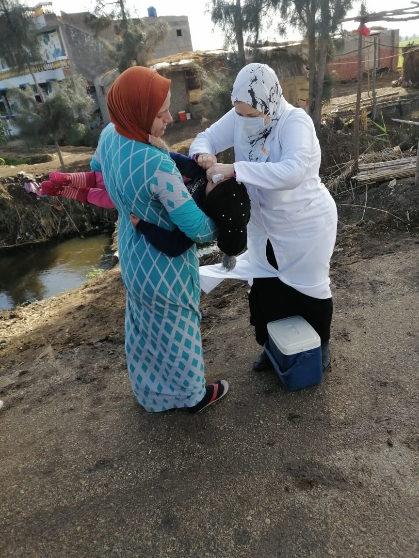 جانب من فعاليات التطعيم ضد شلل الاطفال
