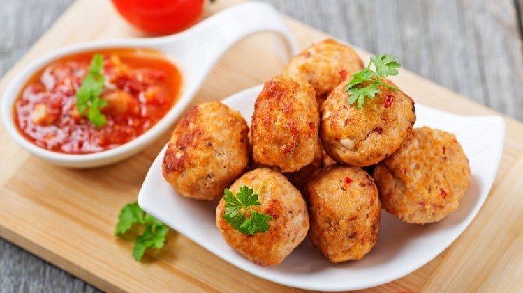 طريقة عمل كرات الدجاج المقلية