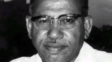 الشاعر والكاتب المسرحي علي أحمد باكثير