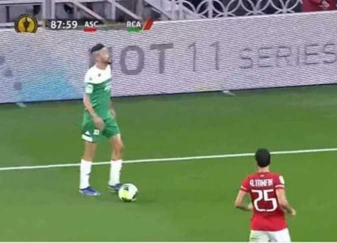 محاولة استفزاز بن حليب للاعبي الأهلي