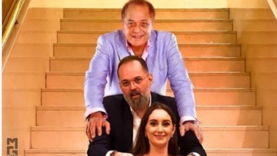 محمود عبد العزيز ونجله محمد وزوجته