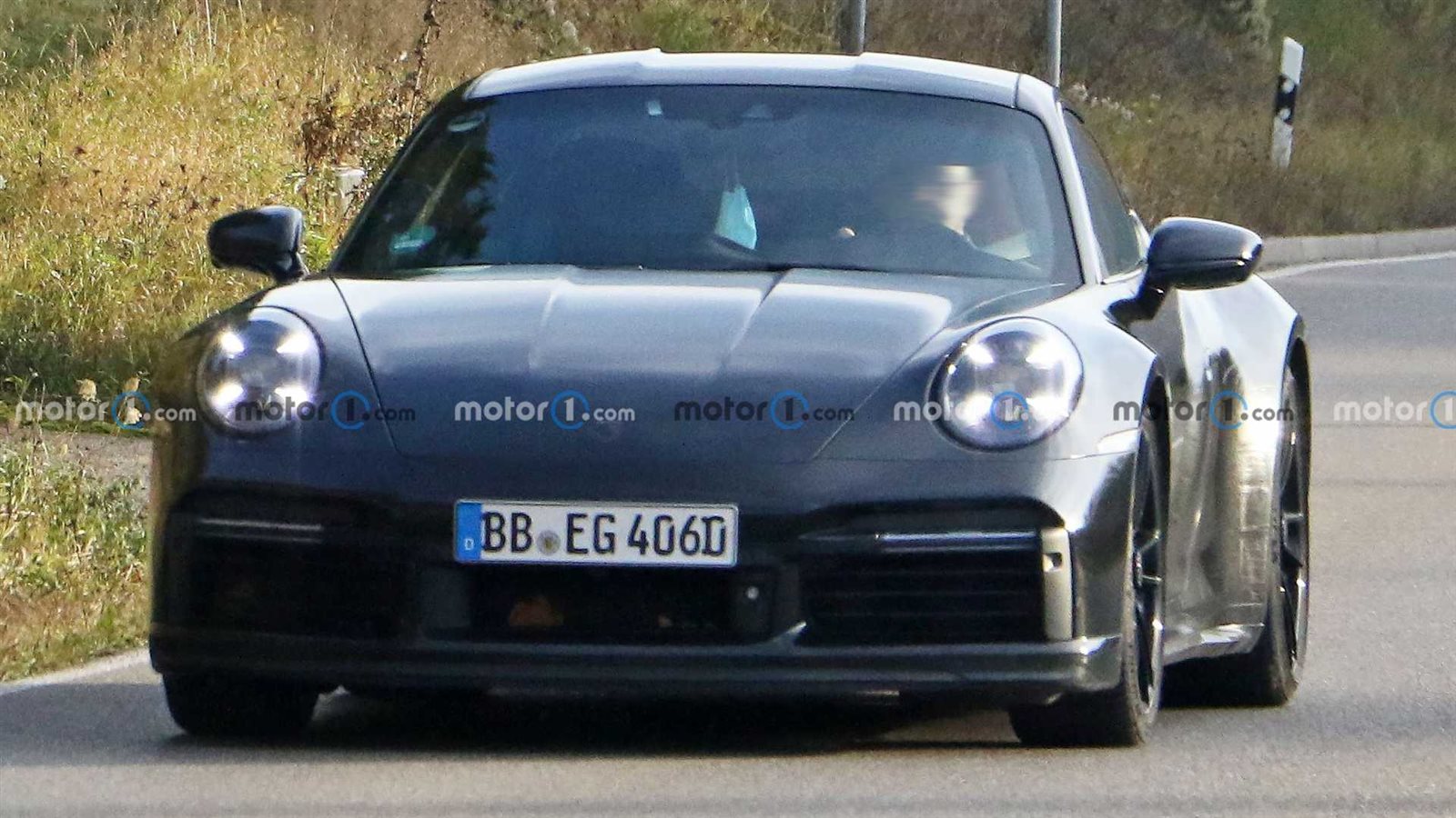 بورشه 911 سبورت كلاسيك 2022 تظهر مختبئة
