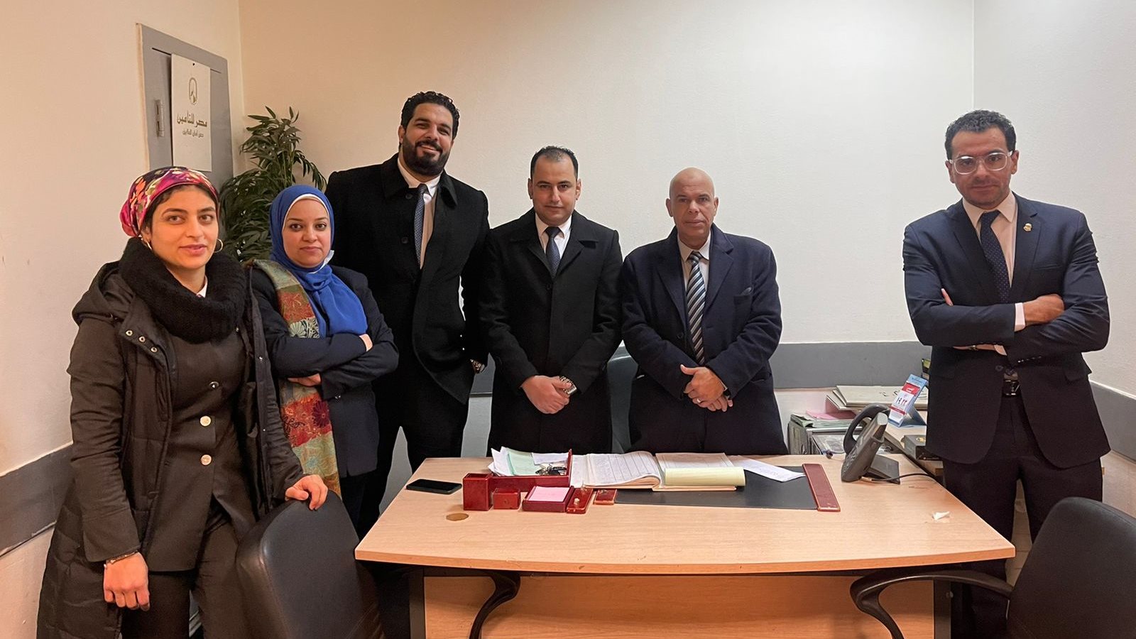 رجال الجمارك بمطار القاهرة