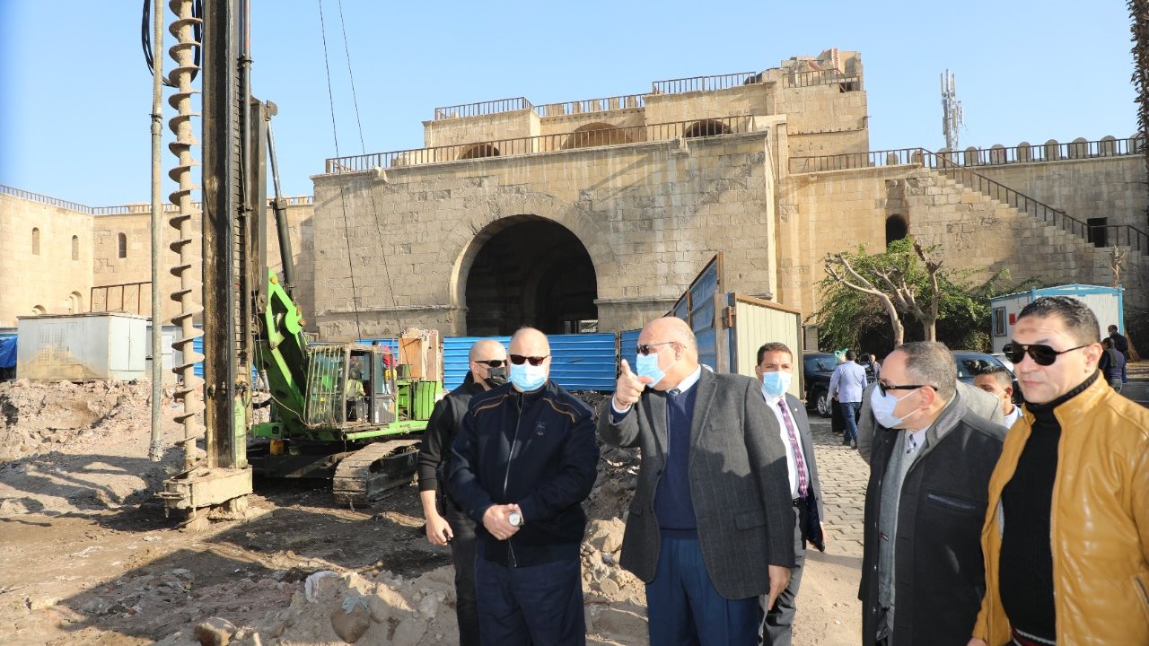 محافظ القاهرة خلال الجولة