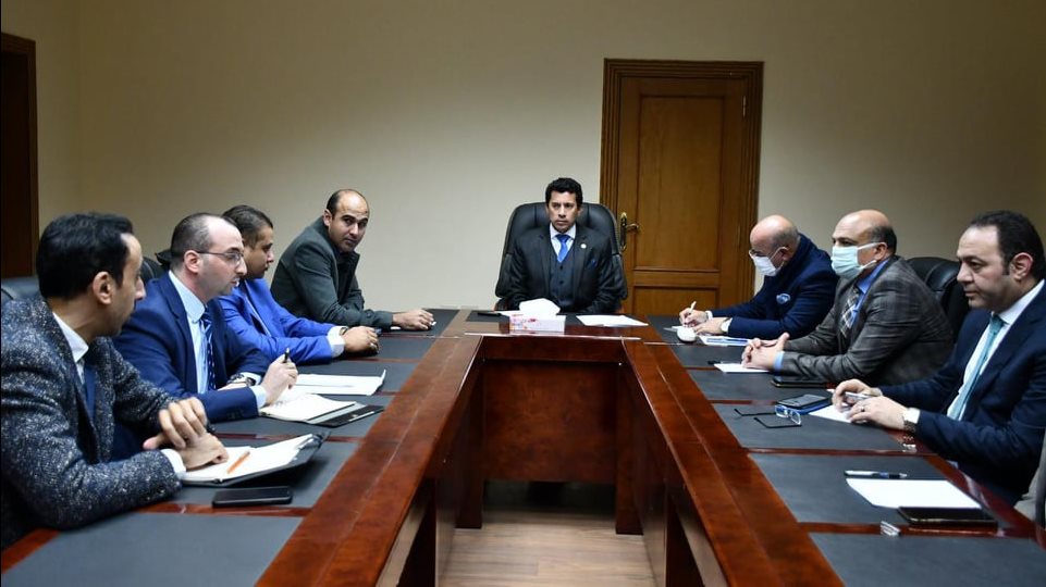 وزيرالشباب والرياضة مع ممثلى تنسيقية شباب الأحزاب والسياسيين