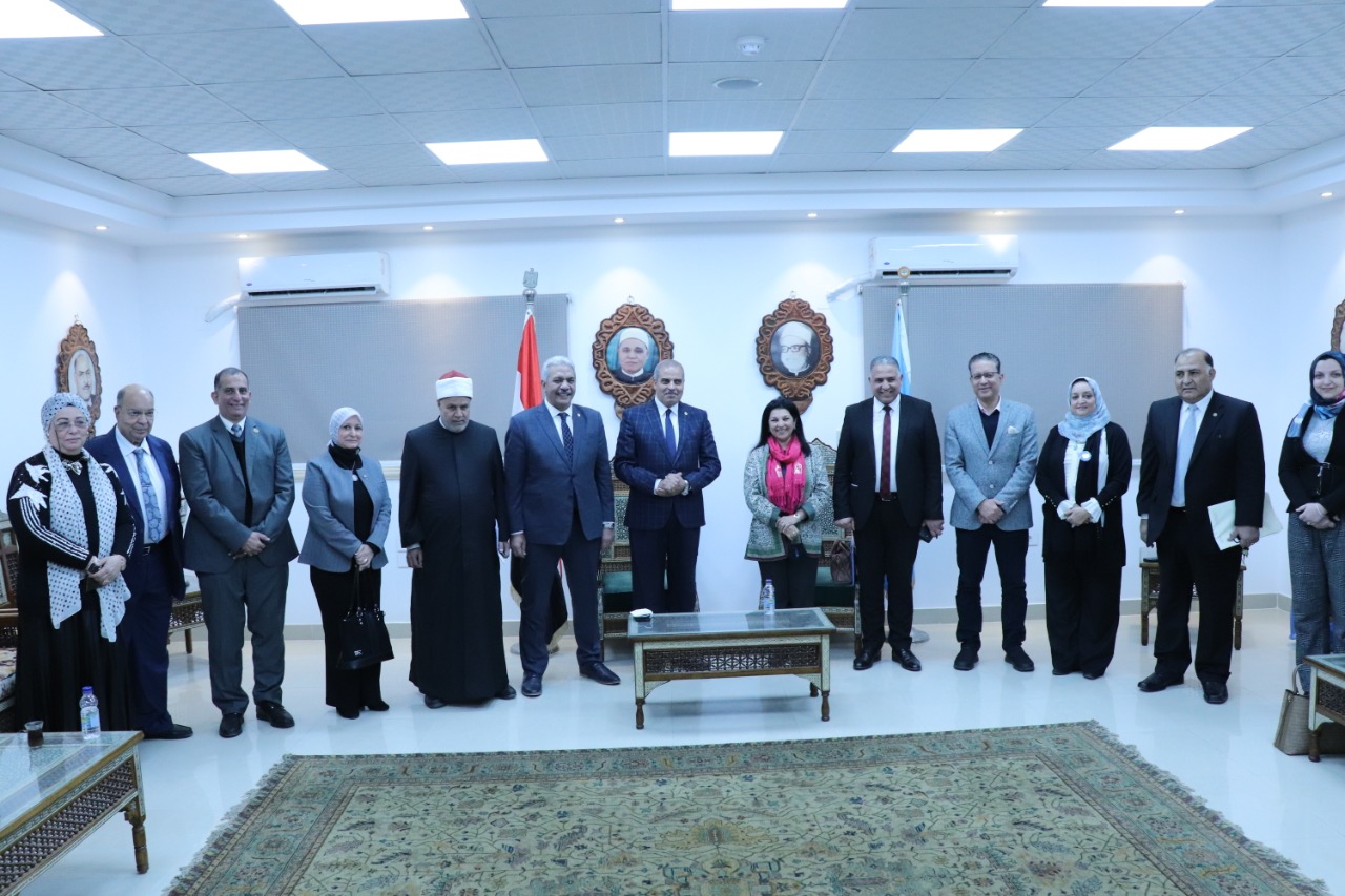 رئيس جامعة الأزهر مع ممثلة منظمة الصحة العالمية