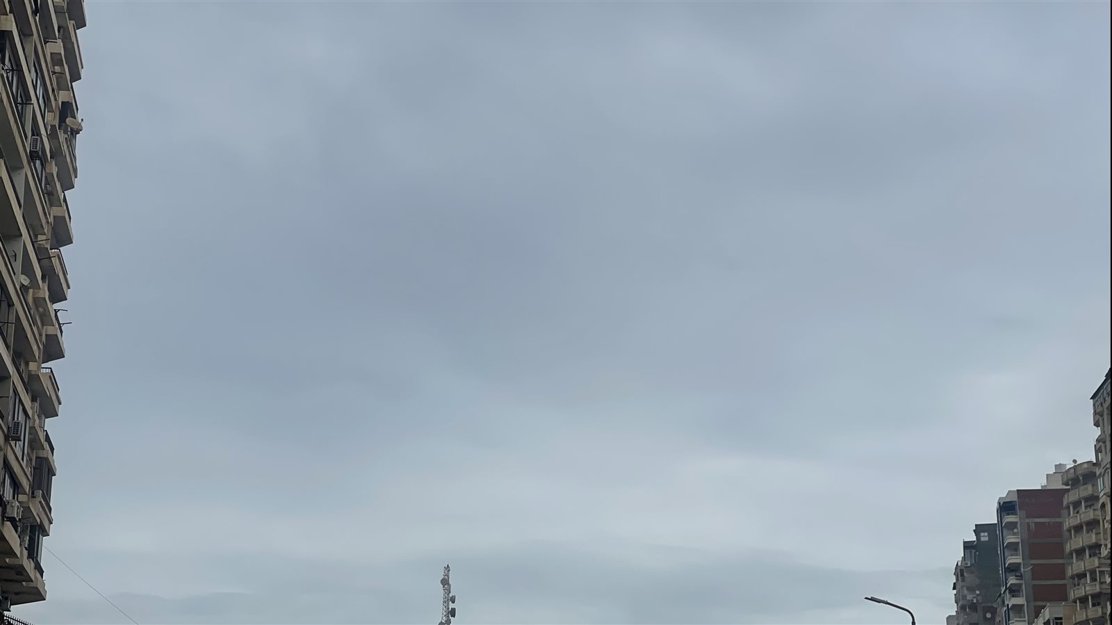 غيوم وأمطار متقطعة تغطي سماء الإسكندرية 