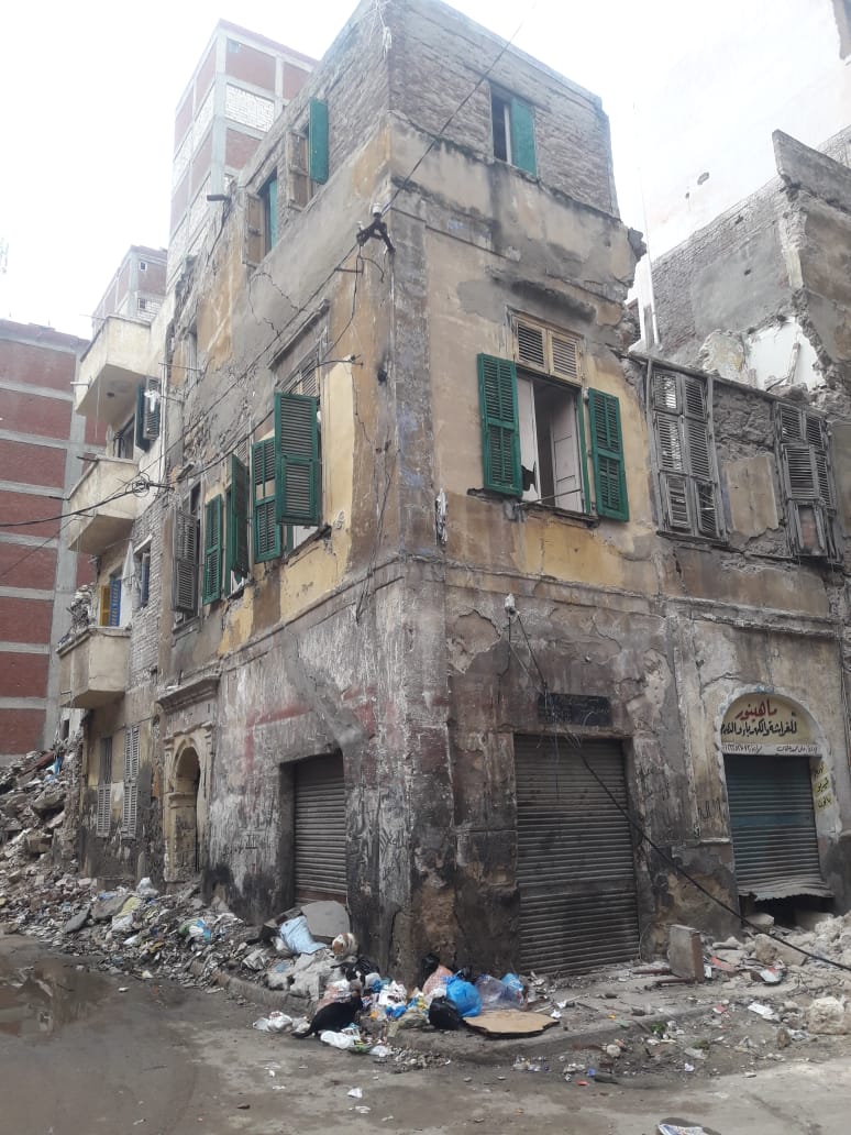إزالة أجزاء من عقار في الإسكندرية 