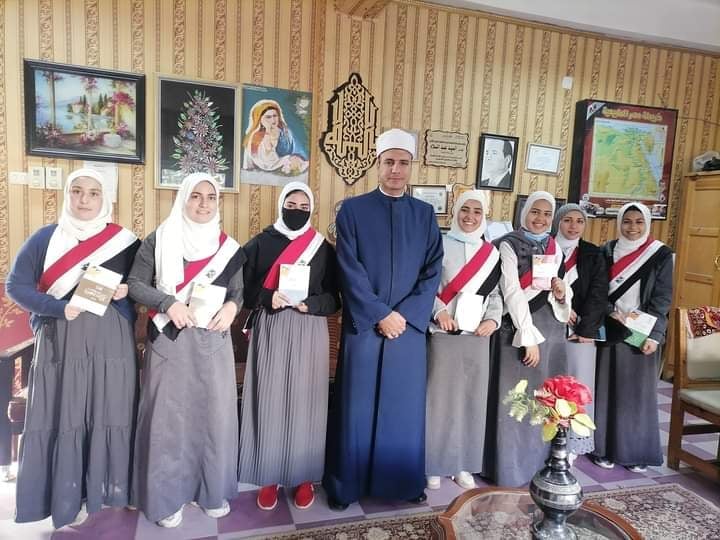 واعظ بالأزهر يلقي كلمة عن "أدب الاختلاف" بطابور الصباح