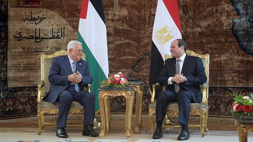 الرئيس عبد الفتاح السيسي مع الرئيس الفلسطيني أبو مازن