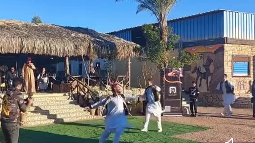 استعراض لفرقة مطروح القومية للفنون الشعبية