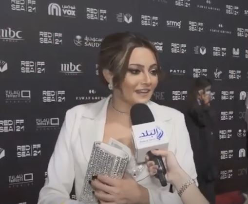 الفنانة بشرى
