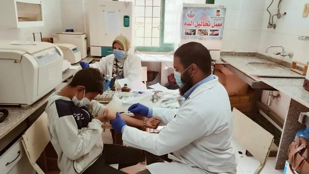 إجراء تحاليل بمعامل مستشفيات المنيا
