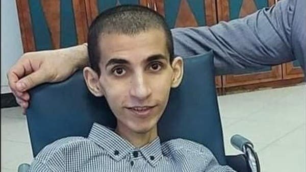 الدكتور محمد عمر أول معيد مصاب بمرض ضمور العضلات